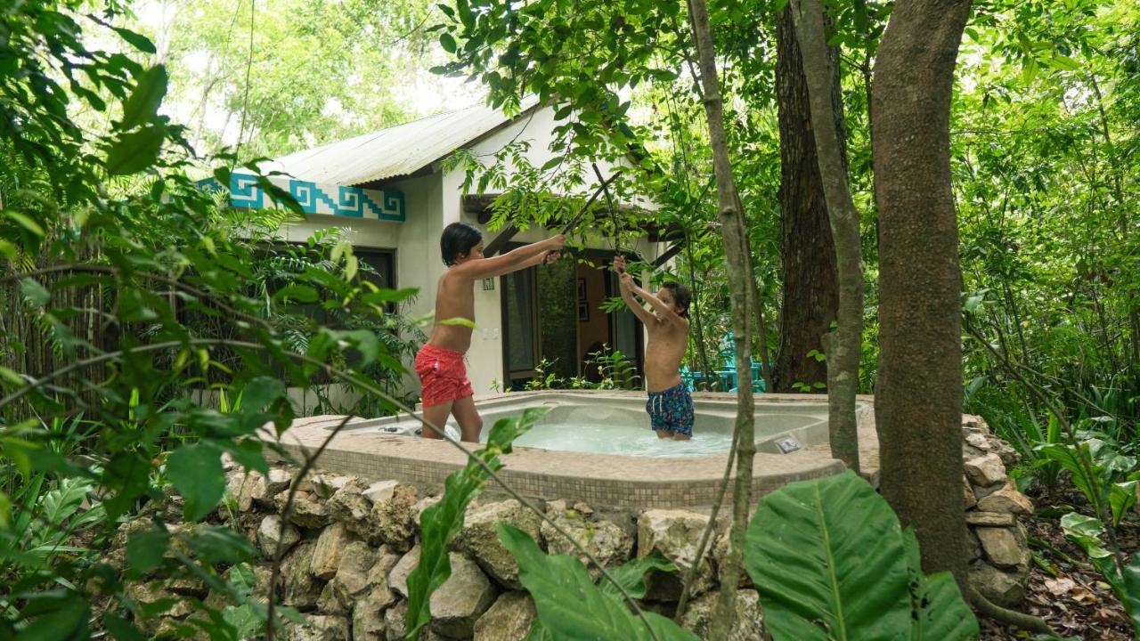 Hotel Jungle Lodge Tikal Exteriör bild