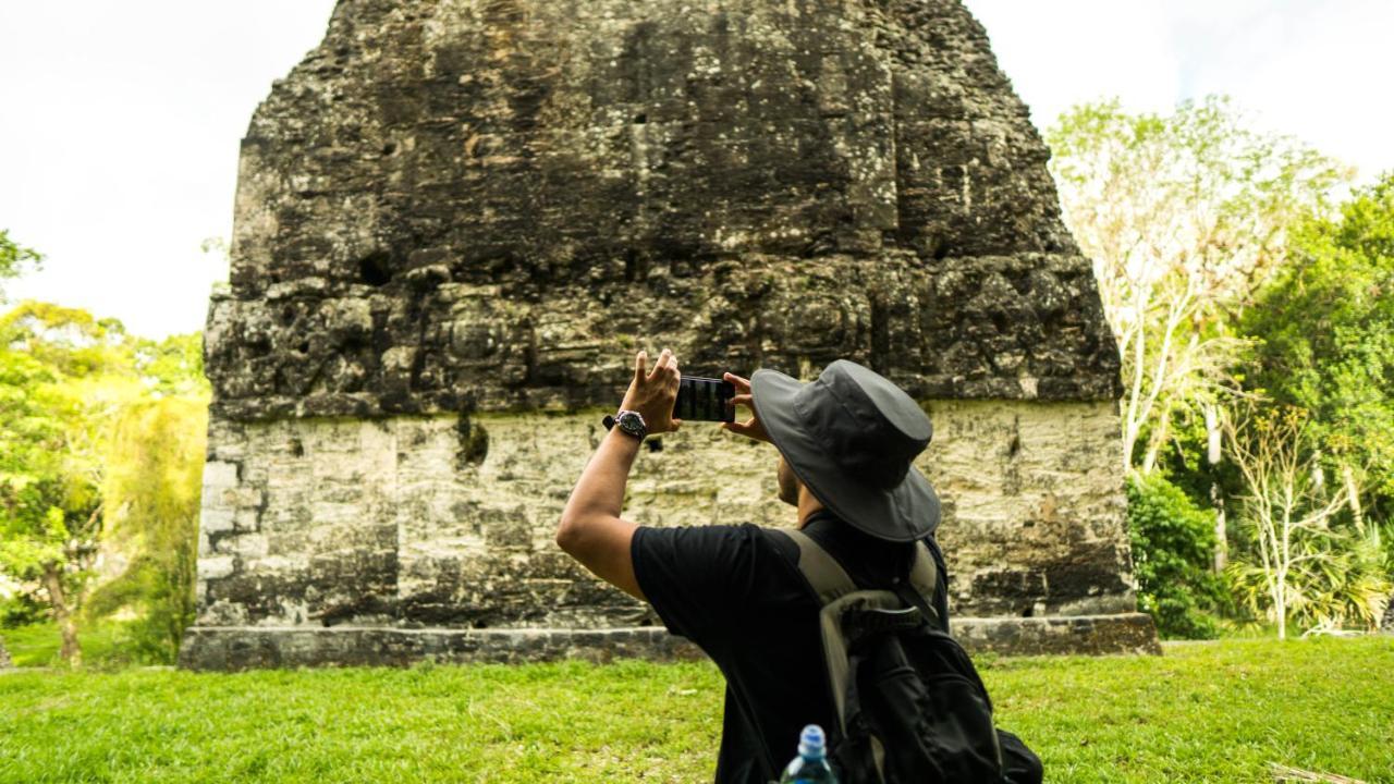 Hotel Jungle Lodge Tikal Exteriör bild