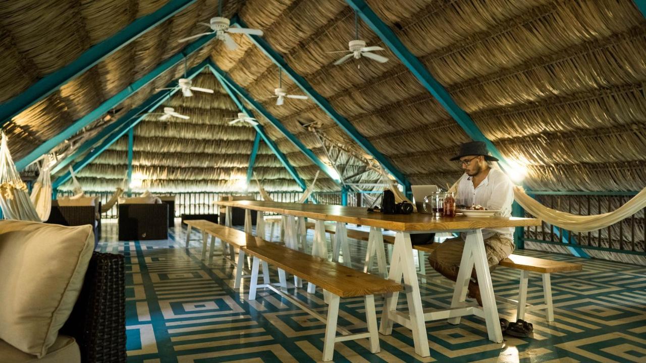 Hotel Jungle Lodge Tikal Exteriör bild