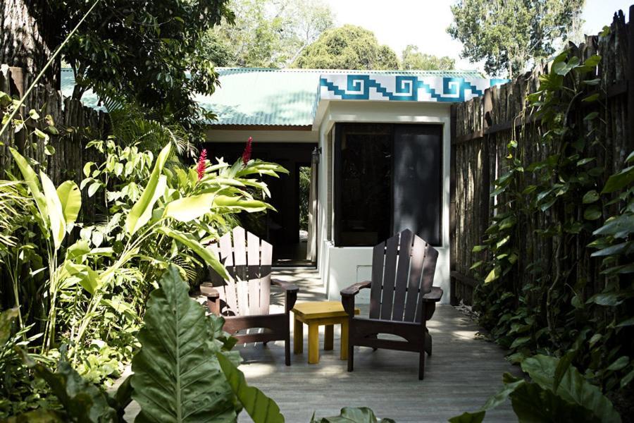 Hotel Jungle Lodge Tikal Exteriör bild