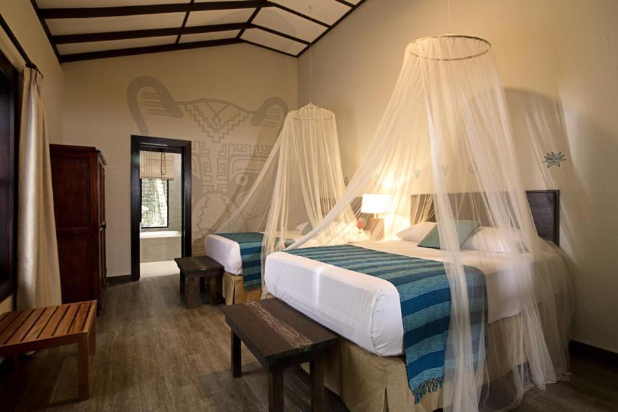 Hotel Jungle Lodge Tikal Exteriör bild