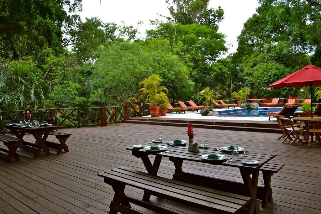Hotel Jungle Lodge Tikal Exteriör bild