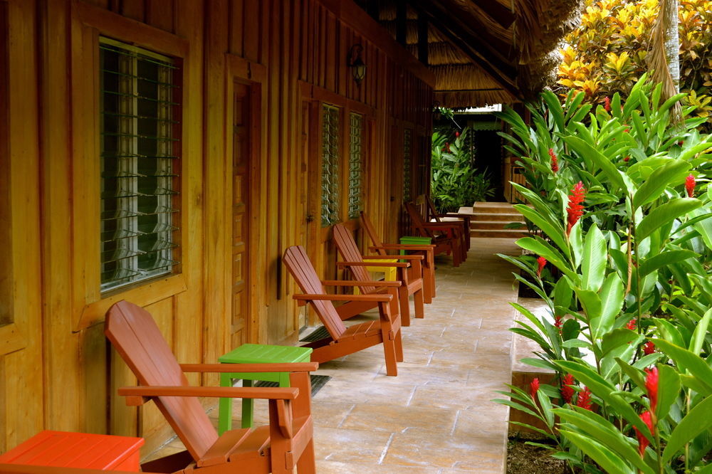 Hotel Jungle Lodge Tikal Exteriör bild