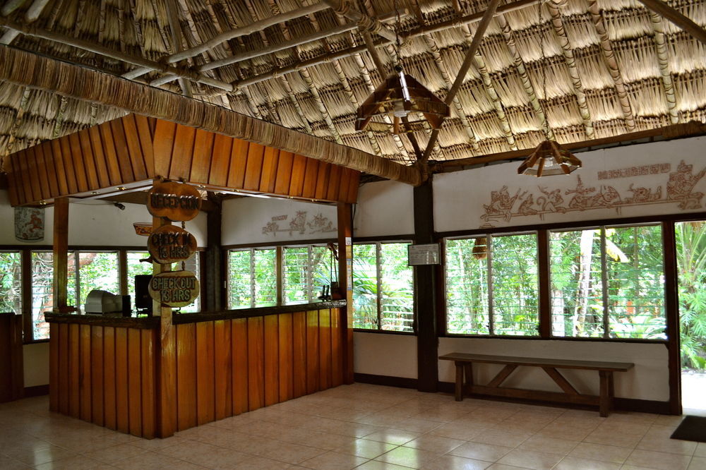 Hotel Jungle Lodge Tikal Exteriör bild