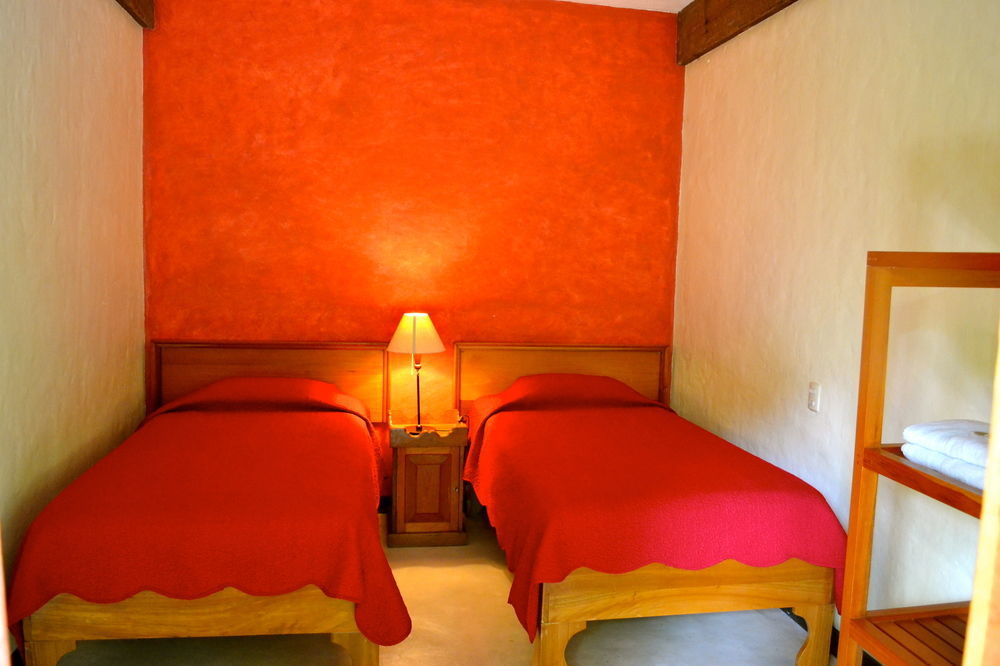 Hotel Jungle Lodge Tikal Exteriör bild