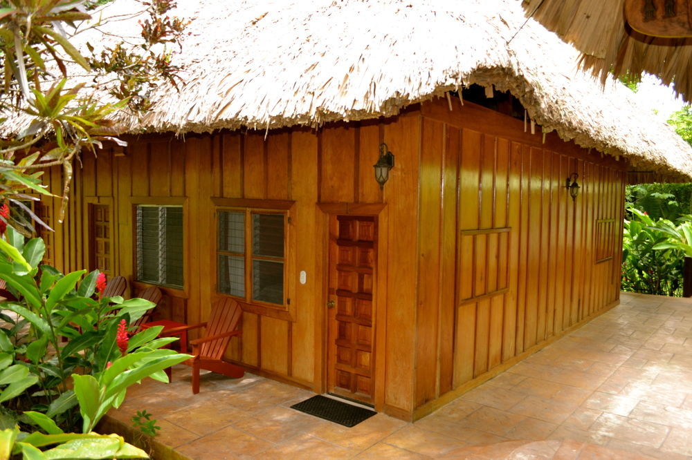 Hotel Jungle Lodge Tikal Exteriör bild
