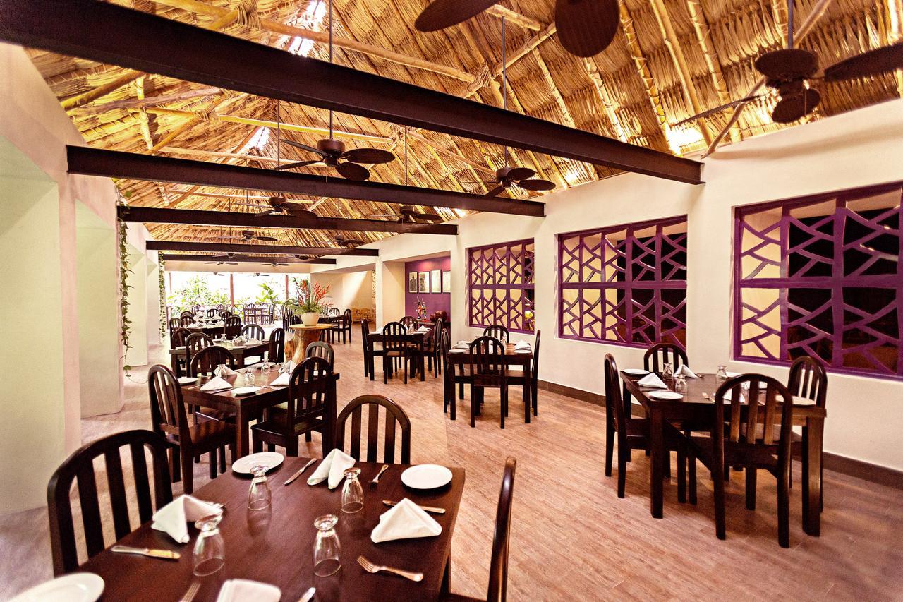 Hotel Jungle Lodge Tikal Exteriör bild