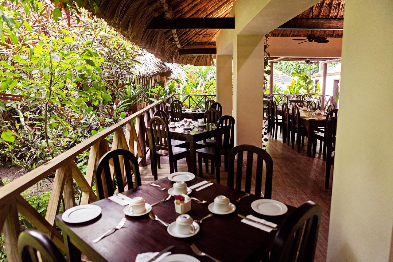 Hotel Jungle Lodge Tikal Exteriör bild