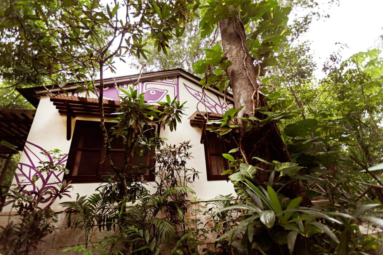Hotel Jungle Lodge Tikal Exteriör bild