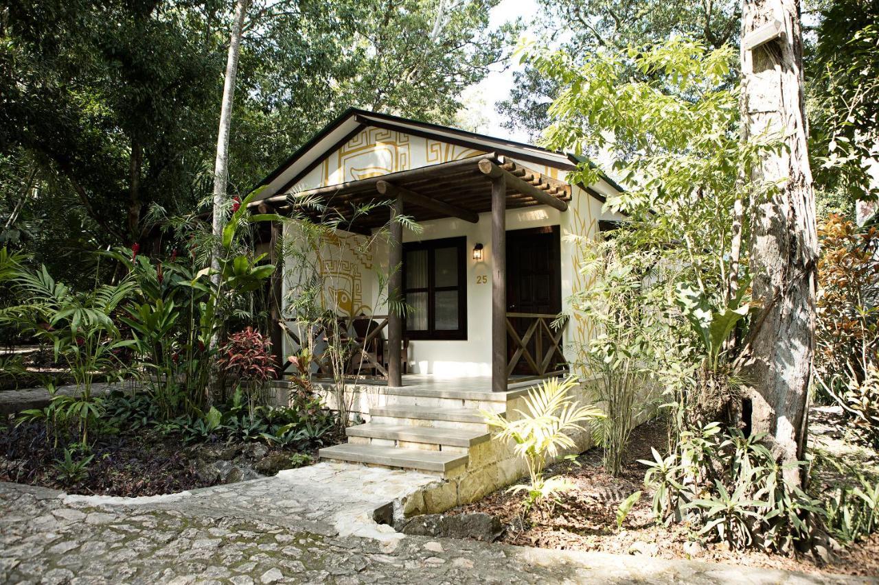 Hotel Jungle Lodge Tikal Exteriör bild
